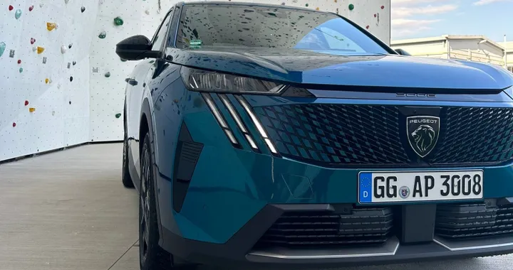 Nuova Peugeot 3008 Hybrid: come va il nuovo SUV francese?