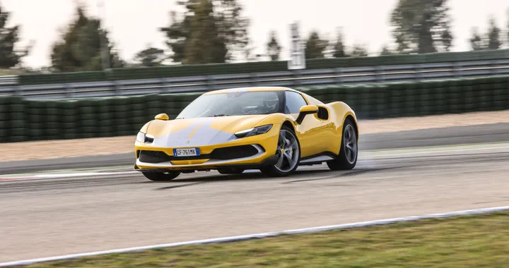Guerra in Ucraina: Ferrari e Lamborghini fermano le attività con la Russia