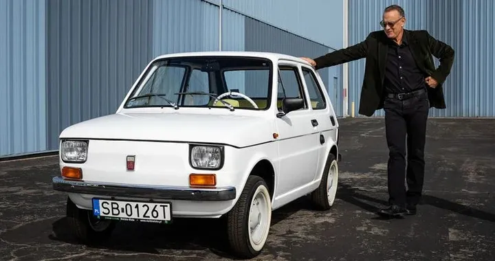 Tom Hanks dona la sua Fiat 126p: andrà tutto in beneficienza