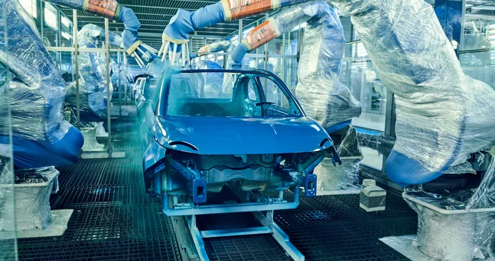La produzione industriale italiana cresce (lentamente), ma il settore auto è ancora in calo