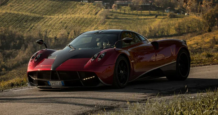 Pagani C10, nuove foto spia dell'erede della Huayra prima del debutto