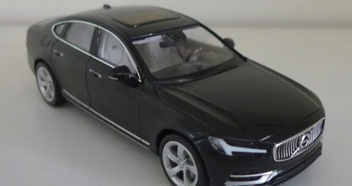 Volvo S90 svelata dal modellino Norev