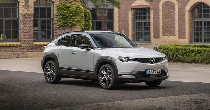 Mazda MX-30: il crossover elettrico in Giappone sarà anche ibrido