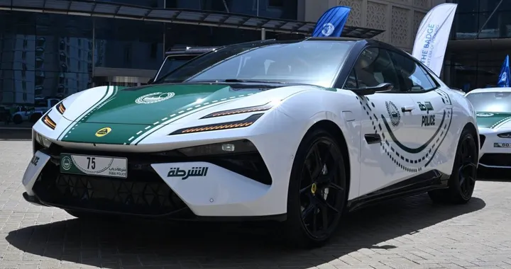 Dubai: la Polizia con la Lotus Emeya-S per pattuglie 100% EV
