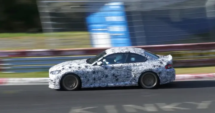 BMW M2 CS 2026: più potenza, meno peso, ma stesso DNA sportivissimo