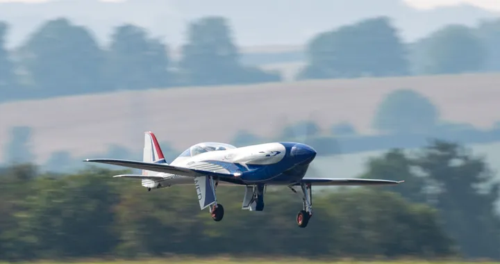 Rolls-Royce, l'aereo elettrico Spirit of Innovation vola per la prima volta