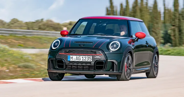 MINI John Cooper Works, arriva il restyling: tutte le novità