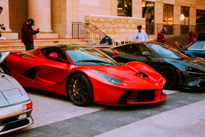 Supercar con targhe estere: pioggia di multe, ma quasi nessuno le paga