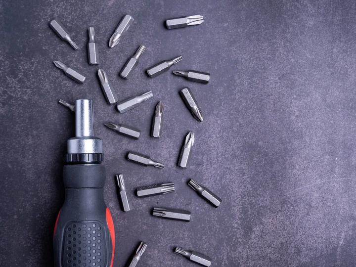 Il set di cacciaviti con 145 accessori da avere sempre a disposizione