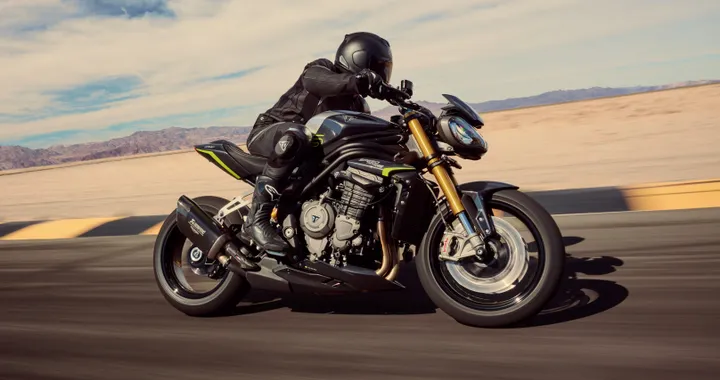 Triumph Speed Triple 1200 RS: per il 2025 più potenza e tecnologia