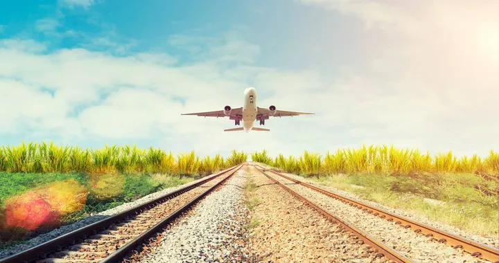 Vietiamo i voli brevi in Europa, usiamo il treno! La richiesta shock di Greenpeace