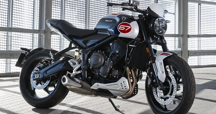 Triumph Trident 660 Triple Tribute: omaggio alla Trident Slippery Sam