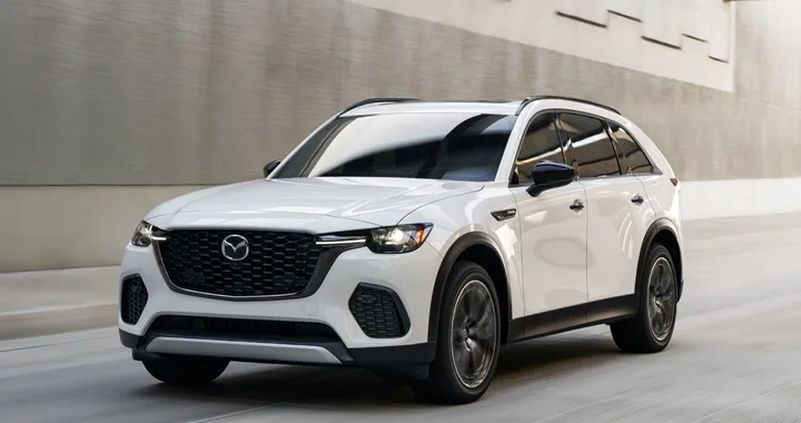 Mazda CX-70, svelato ufficialmente il nuovo crossover. Anche ibrido plug-in