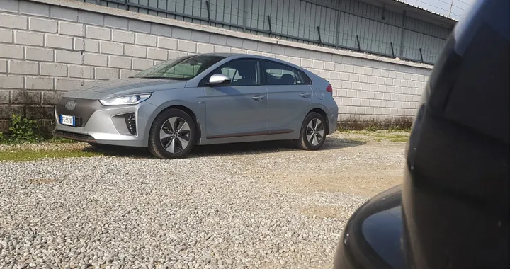 Hyundai IONIQ Electric: Live Batteria in extra-urbano