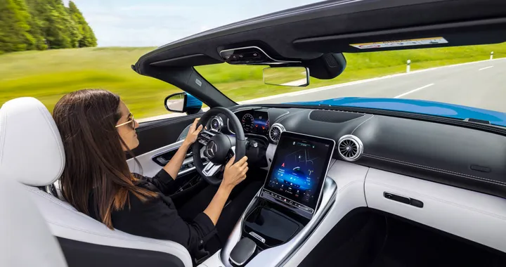 Nuova Mercedes-AMG SL, primo sguardo agli interni