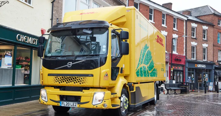 DHL, accordo con Volvo Trucks per accelerare l'utilizzo dei camion elettrici