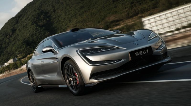 Anteprima: BYD: la Blade Battery 2.0 ha mantenuto il 99% della capacità dopo 350 ricariche flash