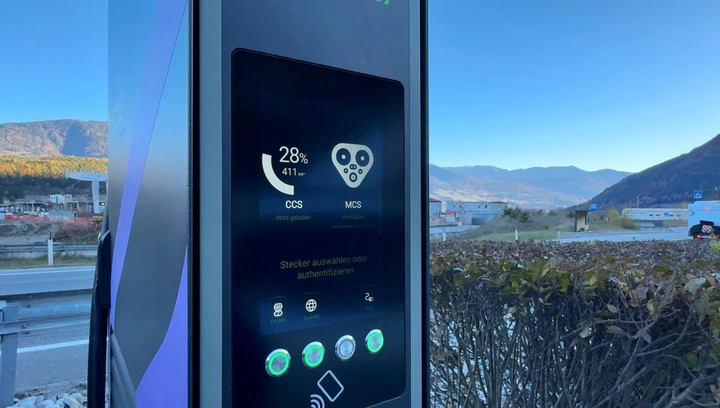 Record per le auto elettriche in Italia: una Smart #5 raggiunge i 411 kW su colonnina pubblica