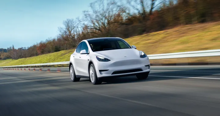 Tesla Model Y RWD, più autonomia con un upgrade software a pagamento (solo USA)