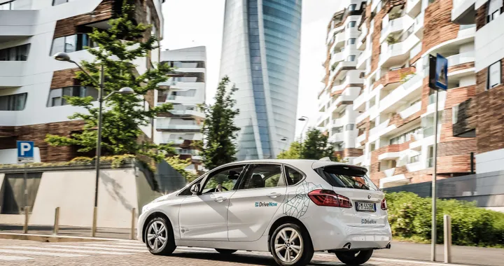 DriveNow festeggia 2 anni di car sharing a Milano con un'offerta per gli abbonati ATM