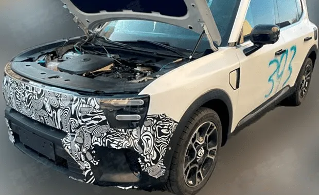 Smart #5 è stata avvistata con un motore a benzina. Arriverà una versione Plug-in?