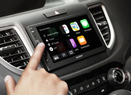 Sony AX100: infotainment aftermarket con Android Auto e CarPlay
