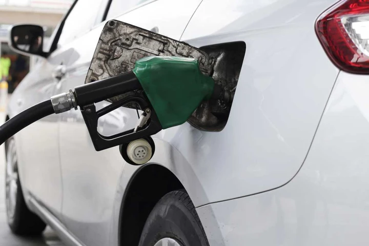 Carburanti: perché conviene fare il pieno prima del ponte del 1° maggio