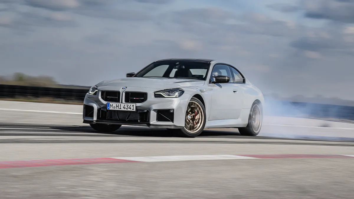 Nuova BMW M2 CS: 530 CV di puro divertimento. Niente cambio manuale