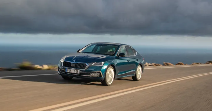 Skoda Octavia, arriva la quarta generazione ibrida | Prezzi italiani e configuratore