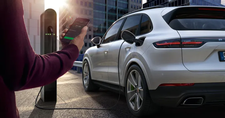 Porsche: il servizio di ricarica per auto ibride ed elettriche presto anche in Italia