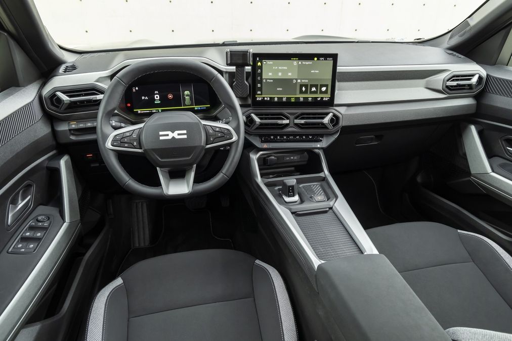 Dacia Bigster, interni e bagagliaio del SUV: modularità e spazio