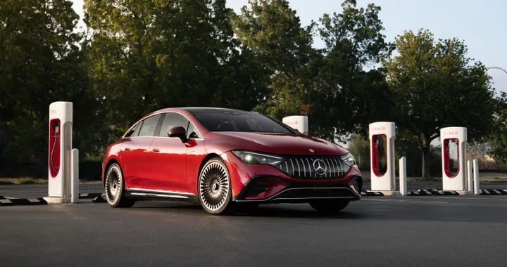Mercedes adotta lo standard di ricarica di Tesla in Nord America