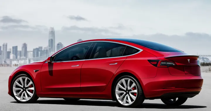 La Tesla Model 3 da 35.000 dollari finalmente in vendita, ma solo online!