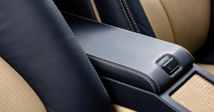 Due accessori in offerta per tenere in ordine l’auto e migliorare la guida