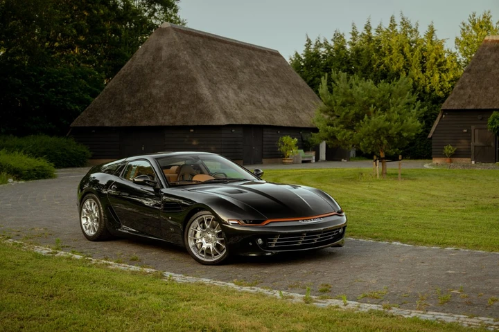 Ferrari e Aston Martin diventano shooting brake: due esemplari unici finiscono all’asta