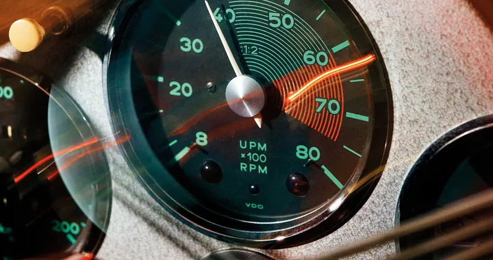 Porsche racconta perché da settant’anni il contagiri è al centro delle sue auto
