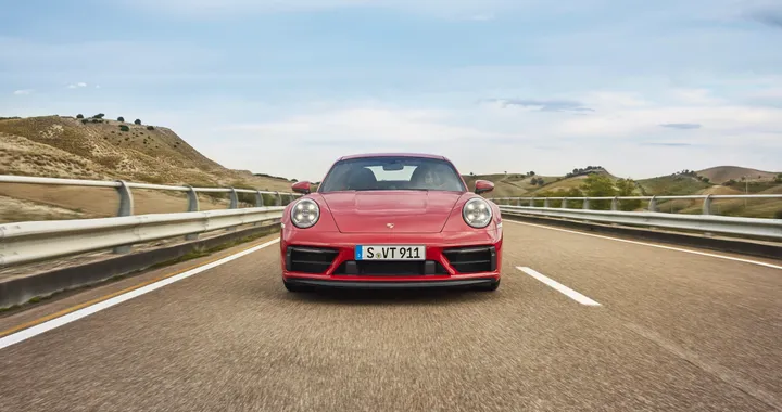 Porsche 911, il restyling è sempre più vicino. Nuove foto spia dei test