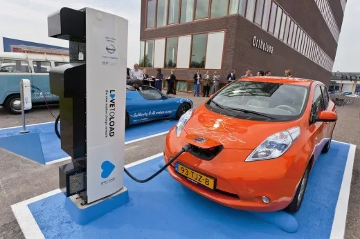 NISSAN: in regalo la colonnina per la ricarica dei veicoli elettrici