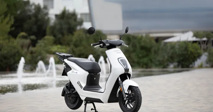Honda EM1 e:, arriva in Italia il nuovo scooter elettrico. Batteria a noleggio