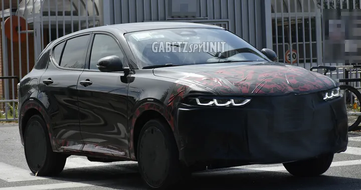 Alfa Romeo Tonale 2026, nuove foto spia del restyling e novità in arrivo