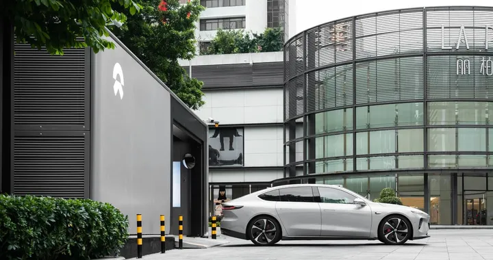 NIO firma un accordo di collaborazione con FAW per lo sviluppo del battery swap