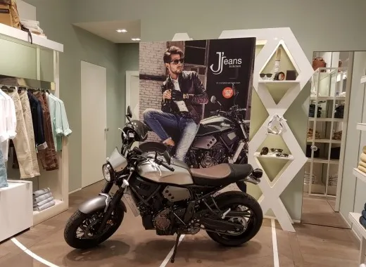Yamaha e Jeckerson, J Jeans con Faster Sons