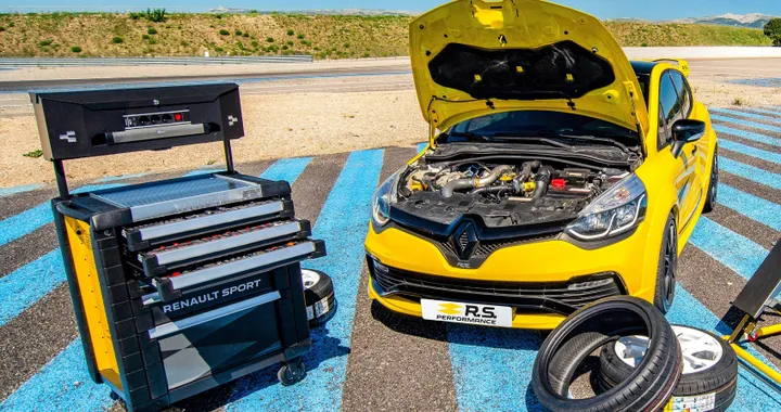 Renault, accessori R.S. Performance per la domenica in pista