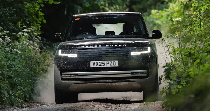 Range Rover Electric, è quasi "reveal": doppio motore, oltre 500 CV e maxi batteria