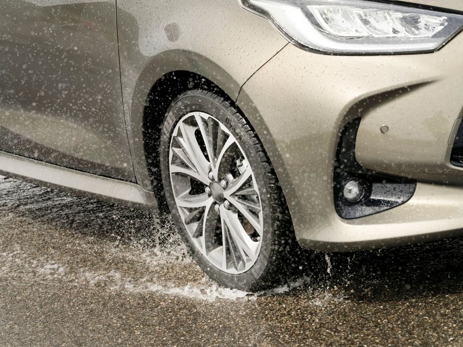 Come preparare l’auto all’inverno risparmiando sugli pneumatici 4 stagioni