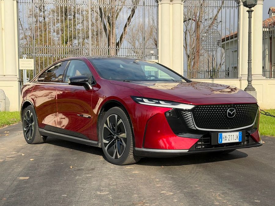Mazda 6e, la prova della berlina elettrica: comoda e tecnologica | Video