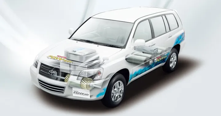 Toyota inizierà a vendere auto a idrogeno a partire dal 2015