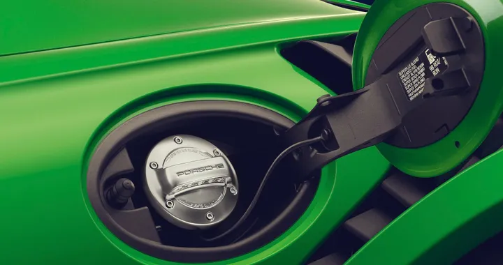 Porsche, non solo elettrico ma anche e-fuel per il futuro