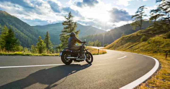Addio ai tour in moto sulle Dolomiti? Il divieto che accende il caos