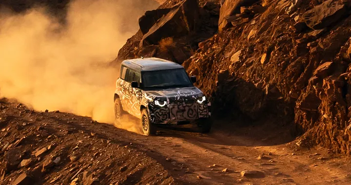 Nuova Land Rover Defender OCTA, le foto spia dei test al Nurburgring